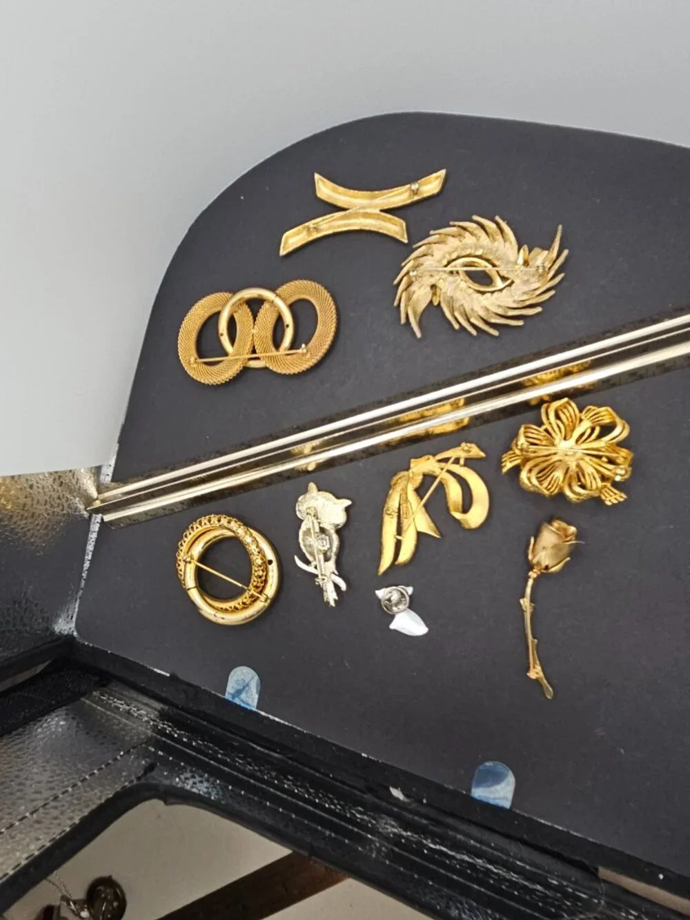 Vintage 1980s Gold Tone Brooch & Pin Lot - Statement & Figural Jewelry (7 Pcs)